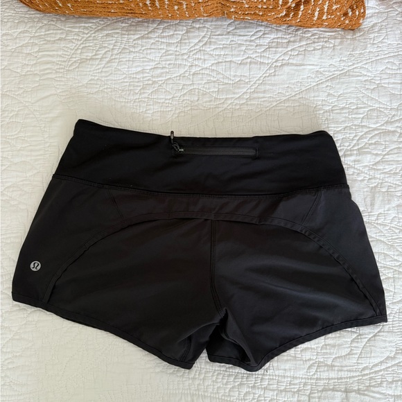 Lululemon Low Rise Speed Up Short 2.5” - Picture 2 of 3
